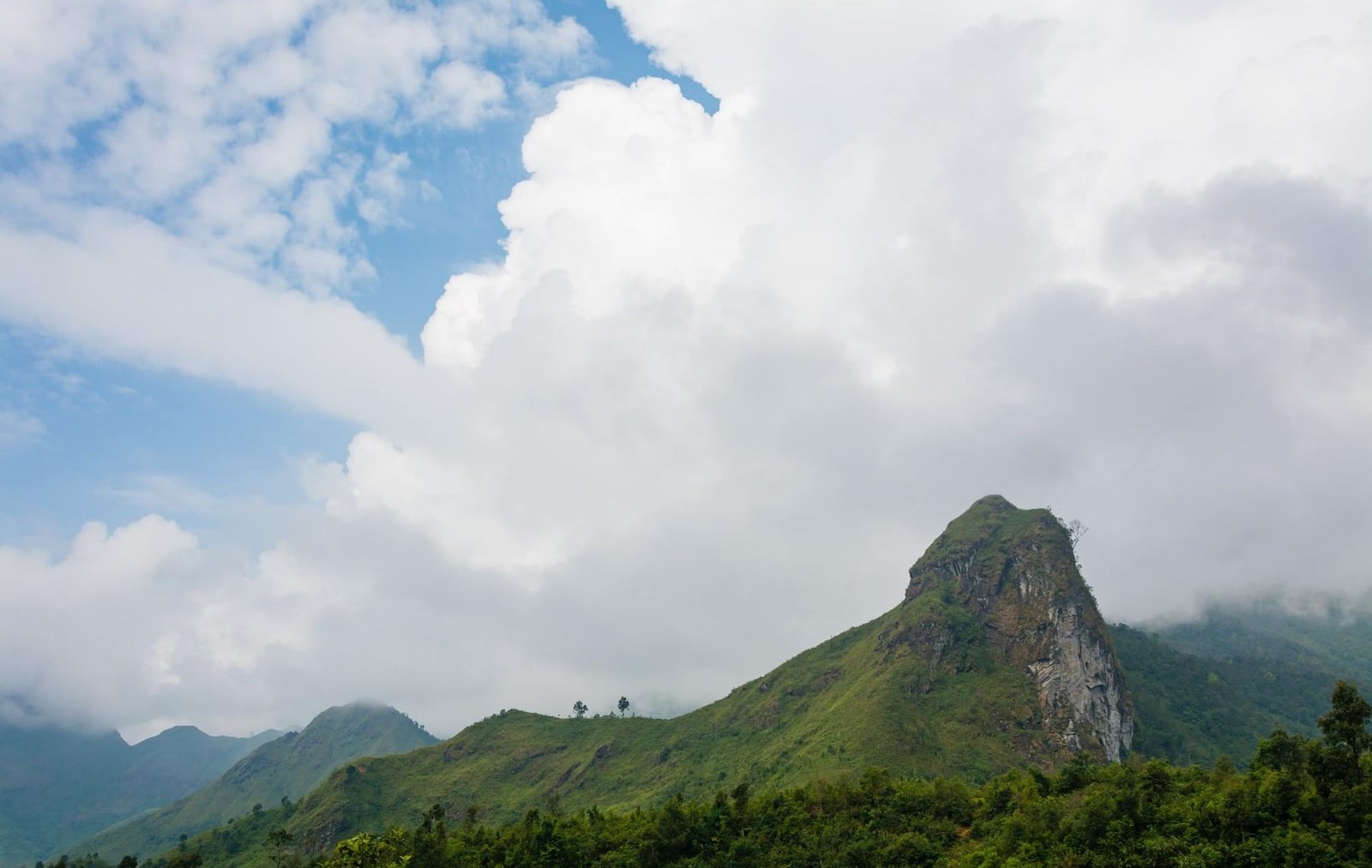 13 Days Wonderful Hiking Adventure from Bac Ha Hoang Su Phi Tan Quang
